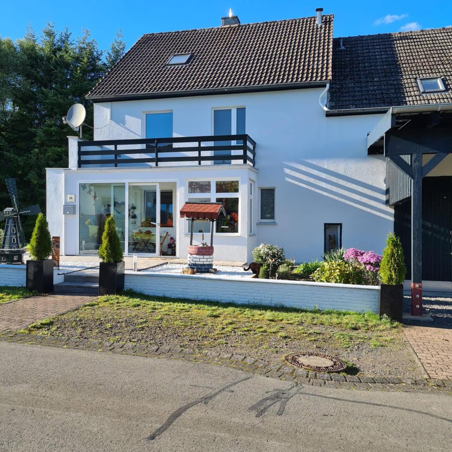 Guesthouse Wallenborn - Lodge エクステリア 写真